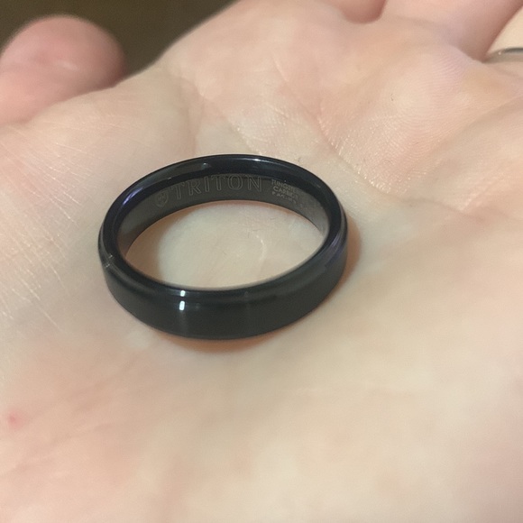 Blue Nile (triton) BRUSHED AND POLISHED COMFORT FIT WEDDING RING - Picture 2 of 6